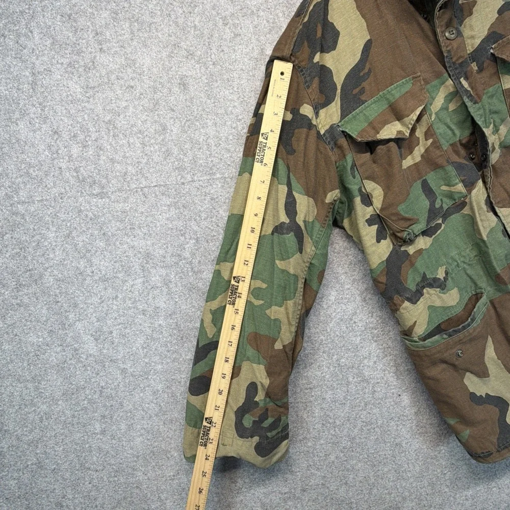 Vintage 80s US Army M-65 Field Jacket Mens Medium Short Woodland Camo Coat M65